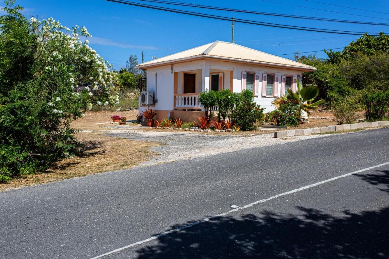 Moonlight Cottage East End Village Luaran gambar